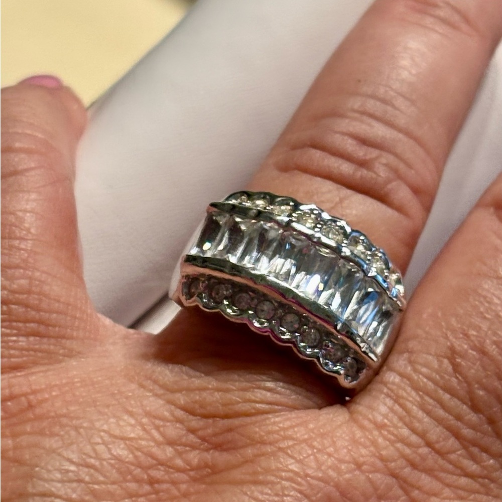Elegant Flashy Silvertone CZ Diamond Band Ring with 24 stones size 7.25